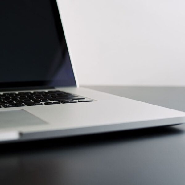 What Is the Difference Between Macbook and Laptop? OurDeal.co.uk