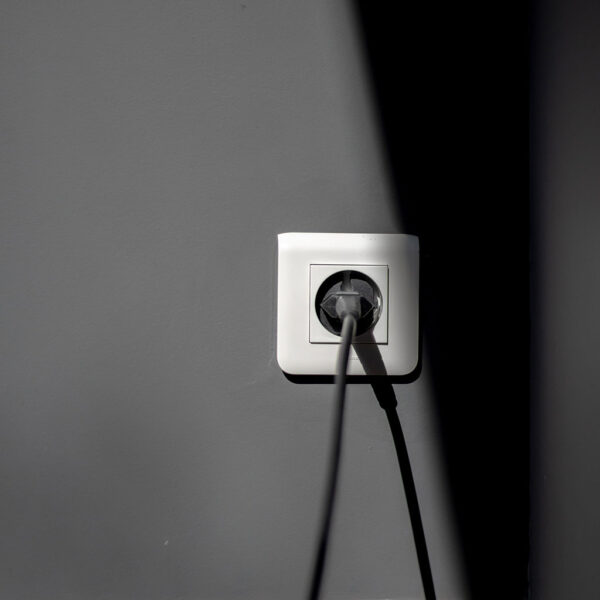 Does iMac need to be plugged in OurDeal.co.uk