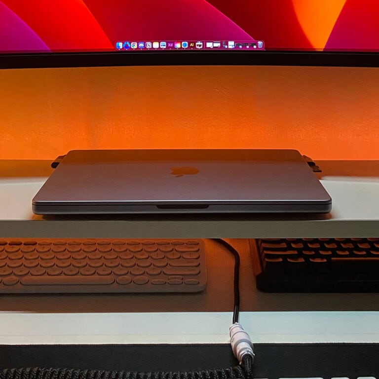 Does MacBook Air have USB port OurDeal.co.uk