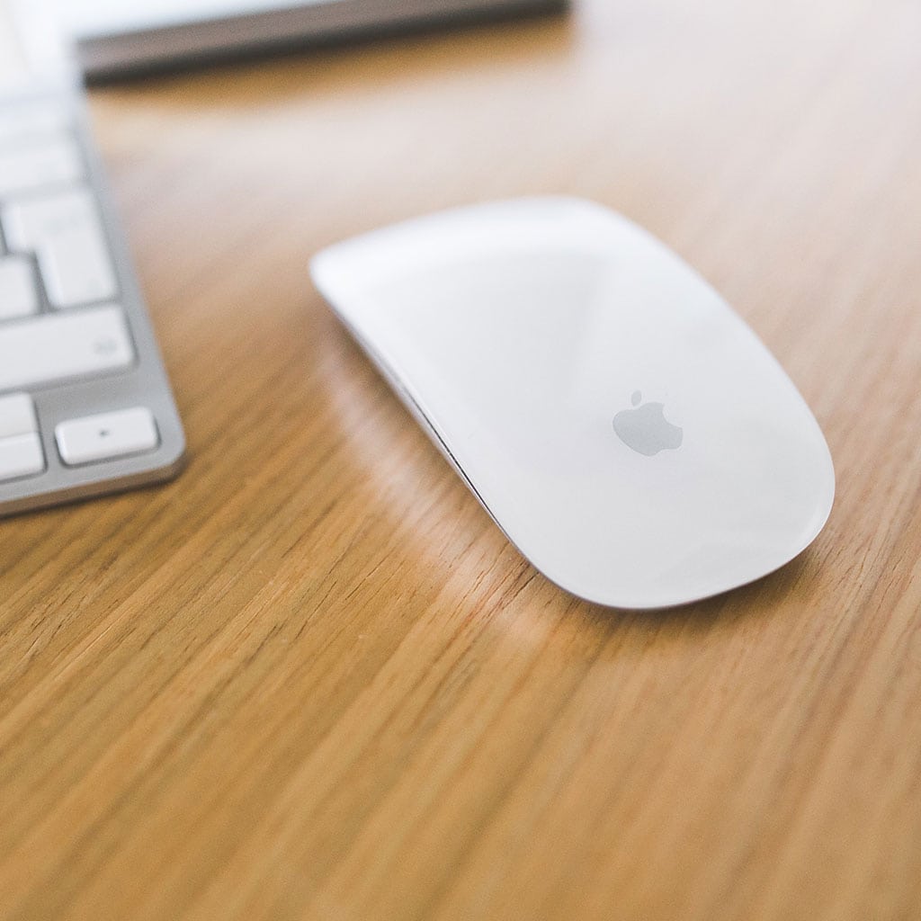 How do I know if my iMac mouse is charging