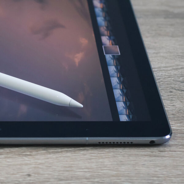 Does iPad have headphone jack? OurDeal.co.uk