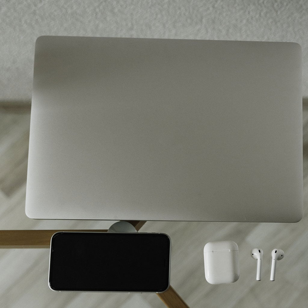 how to connect two airpods to macbook