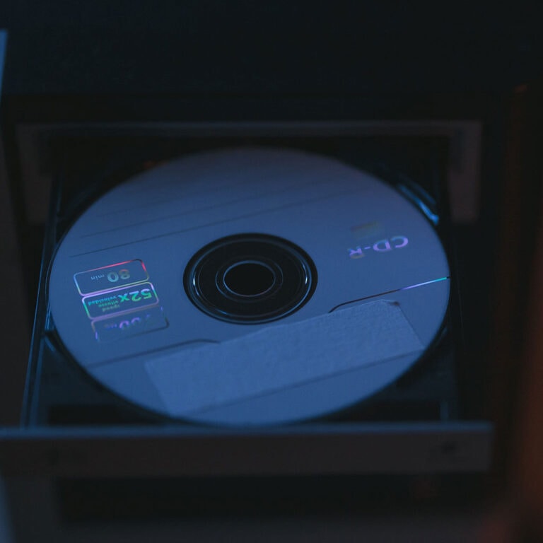how to eject cd from imac manually