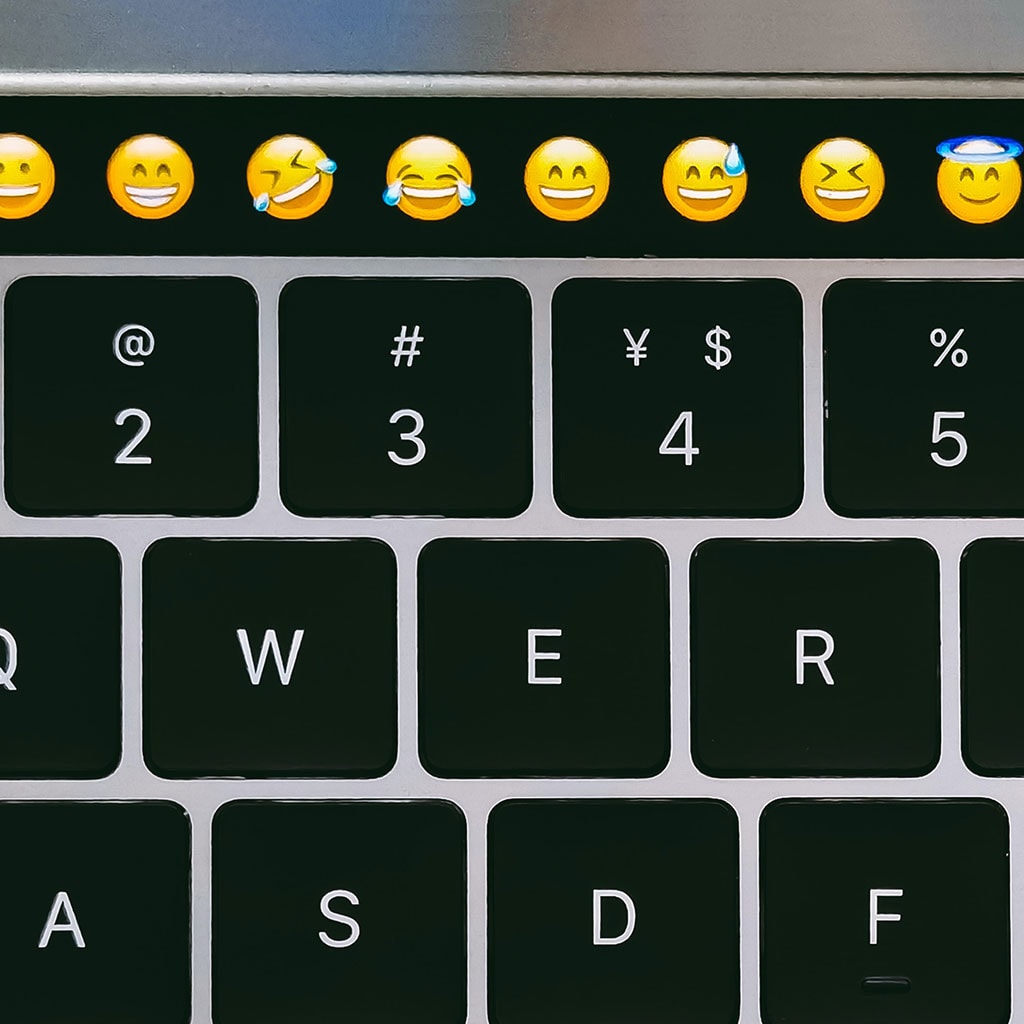 how to get emojis on macbook