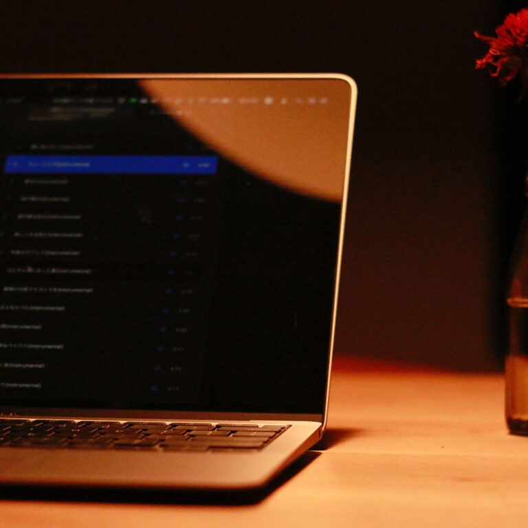 How to scroll on MacBook? OurDeal.co.uk