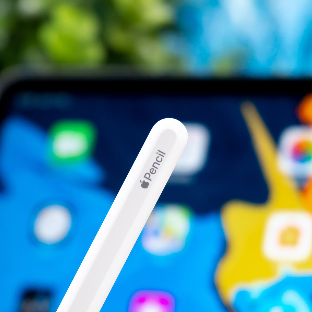 does apple pencil take charge from ipad