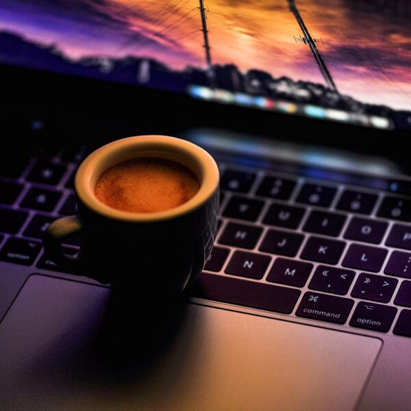 How to scroll down on MacBook Air without mouse? OurDeal.co.uk