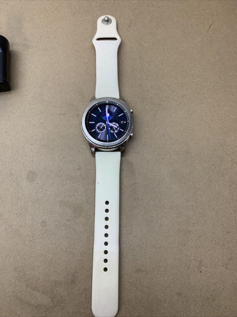 Samsung Gear S3 Classic Aluminum silver With white Sport band Wi-Fi