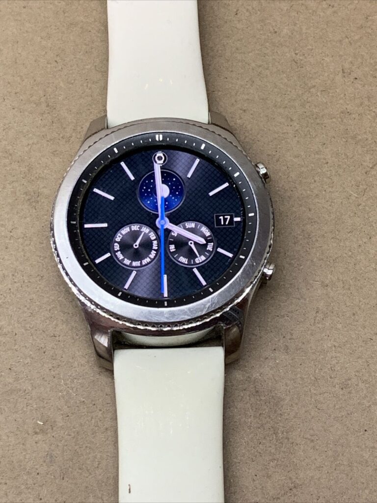 Samsung Gear S3 Classic Aluminum silver With white Sport band Wi-Fi, second product view